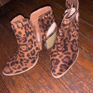 Cheetah print healed shoes